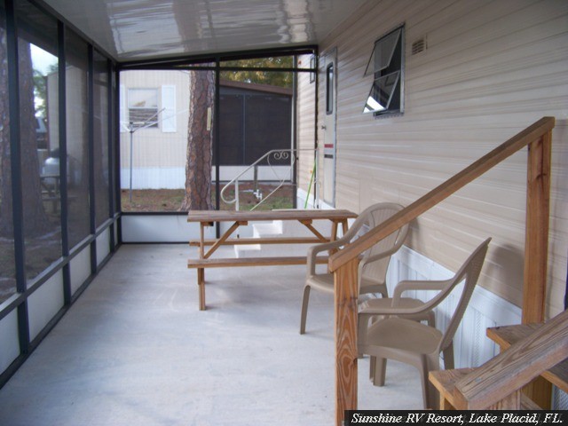 lot_14_Screen Room view a