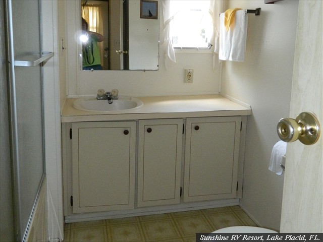 Lot_77_Bath